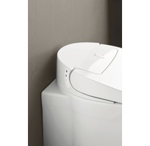 Detaljvy av en vit toalett med kontrollpanel