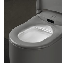 Närbild av en toalett med öppet lock och invändig belysning.