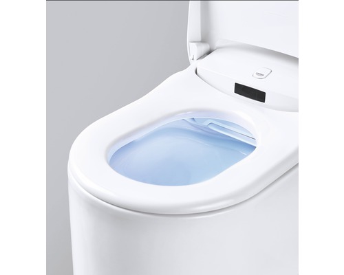 Vit duschtoalett med öppet lock