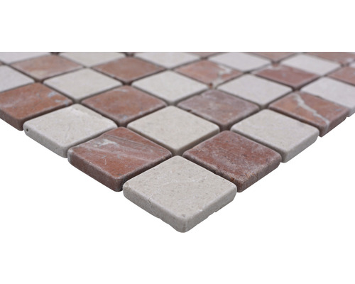Mosaikplattor av natursten i formatet 30 x 30 centimeter