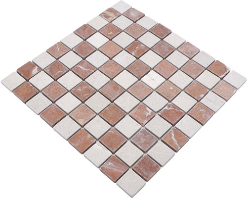 Mosaikplatta av marmor med kvadratiskt mönster