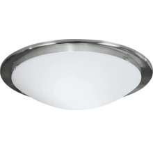 Taklampa med metallram och lampskärm