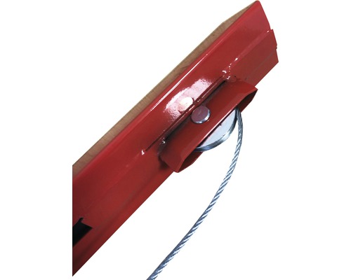 Detalj av en stensåg med metallram och ståltråd