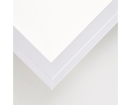 Detaljvy av en vit bildram