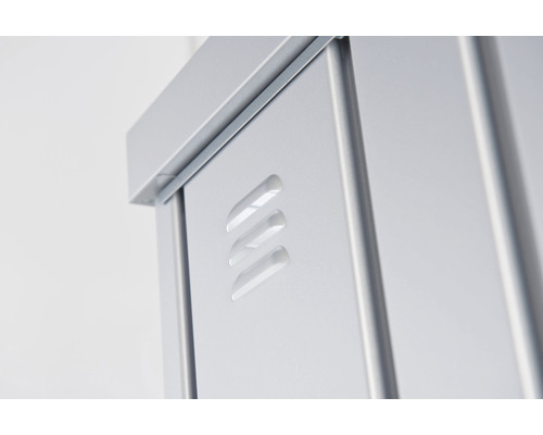 Detaljvy av ett metallskåp med ventilationsöppningar