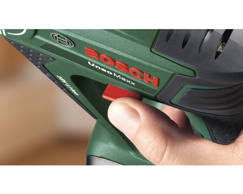Närbild av en Bosch Uneo Maxx sladdlös borrhammare i användning