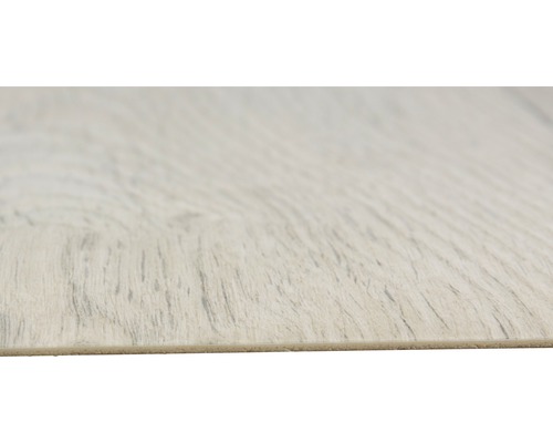 Närbild av ett golvbeläggning med träutseende