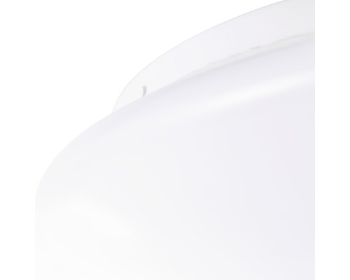 Detaljvy av en vit taklampa