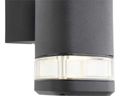 Närbild av en vägglampa