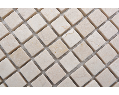 Närbild av mosaikplattor i marmor