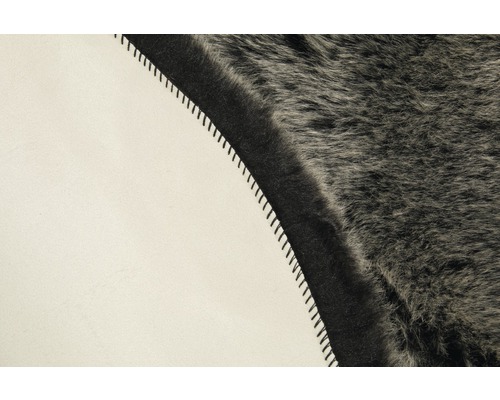 Matta med konstpälslook och textilbaksida