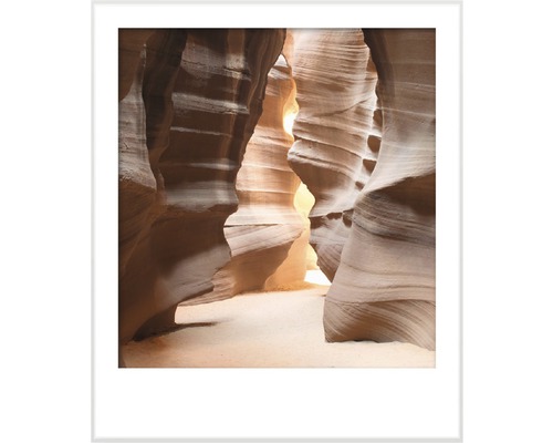 Inramad bild av en stenklyfta