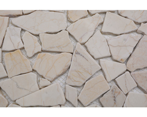 Närbild av mosaikplattor av natursten