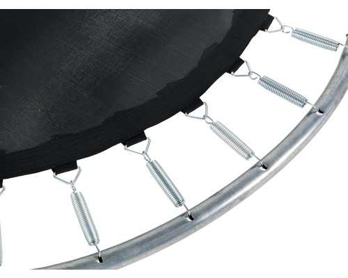 Detaljvy av en studsmatta med fjädrar, hoppduk och ram.