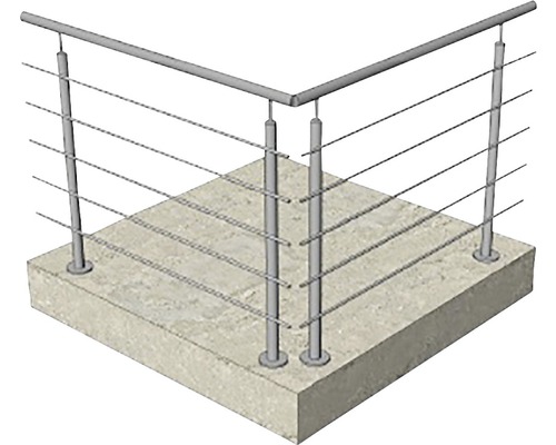 Räcke med stålvajrar och hörnstolpar på betong