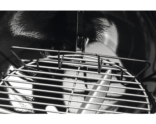 Grillgaller av metall i kolgrill