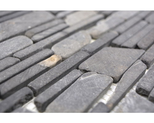 Närbild av mosaikplattor av natursten