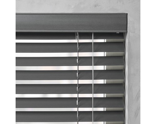 Stängd persienn för fönsterdekoration och avskildhet
