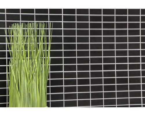 Svart mosaik med dekorativt gräs