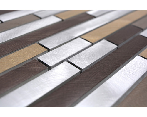 Mosaikplattor av metall och trä