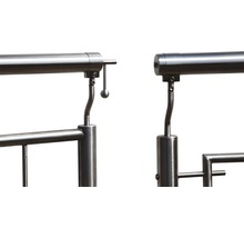 Detaljvy av ett räcke i rostfritt stål