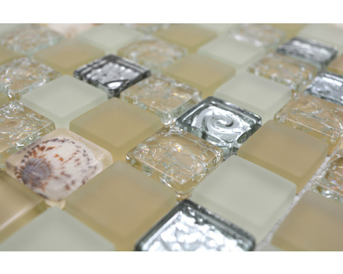 Mosaikplatta med glas- och snäckelement