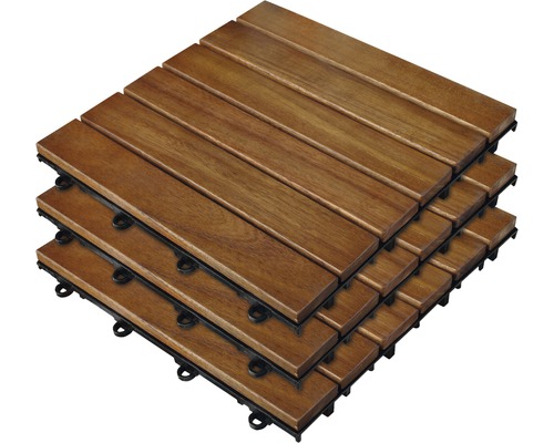 Stapel träplattor för utomhusbruk