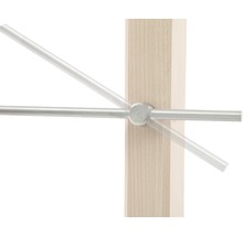 Klädstångshållare med rörlig stång och trästolpe