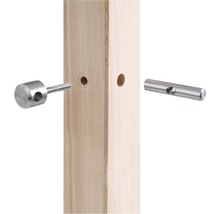 Trästolpe med fästmaterial för montering