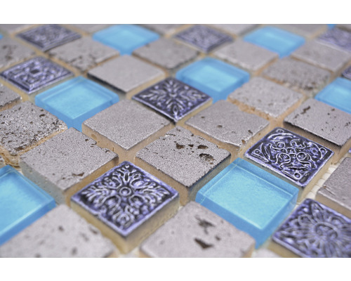 Mosaikplattor av glas och sten för vägg och golv