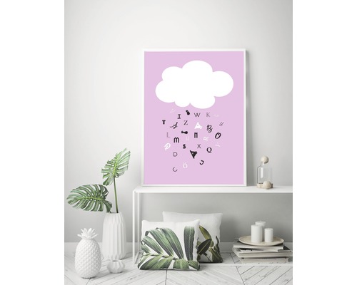 Dekorativ bild med moln och bokstäver som väggdekoration i vardagsrummet
