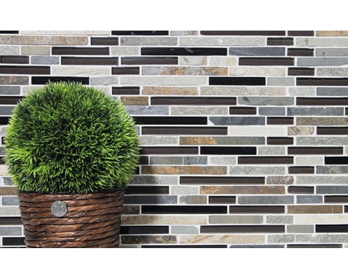 Mosaikplatta med växtarrangemang i kruka