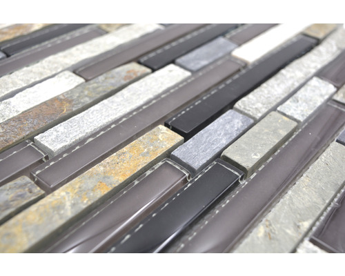 Mosaikplatta av glas och natursten