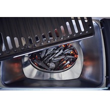 Grill med träkol och grillgaller