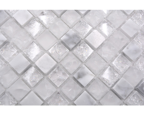 Fyrkantiga mosaikplattor av glas och marmor