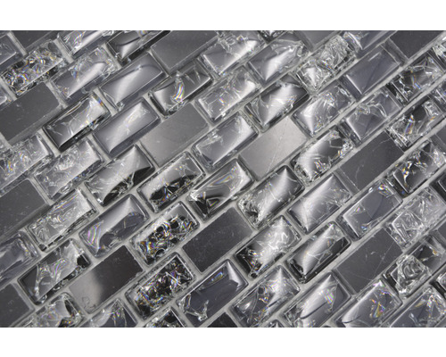 Mosaikplatta av glas och sten