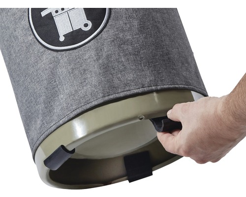 Detaljvy av avfallsbehållare med grillvagnsymbol och hand som berör ett handtag