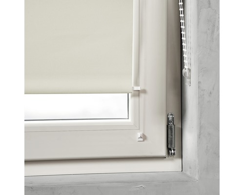 Rullgardin på fönster med kedjedrag