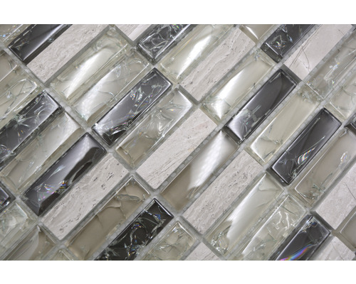 Detalj av mosaikplattor av glas och natursten