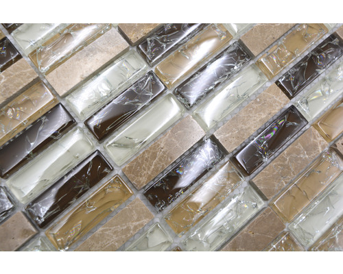 Mosaikplatta av glas och natursten