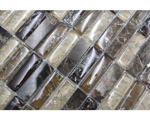 Mosaikplatta av glas och natursten
