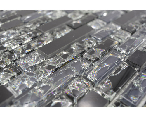 Mosaikplatta av glas och sten