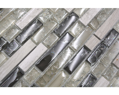 Mosaikplatta av glas och sten