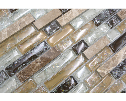 Mosaikplattor av glas och natursten