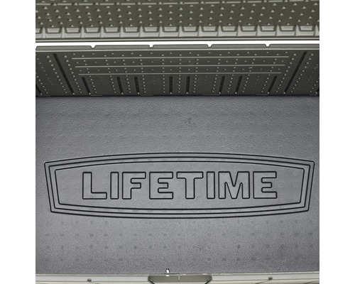 Invändig vy av en Lifetime förvaringslåda med Lifetime-logotyp