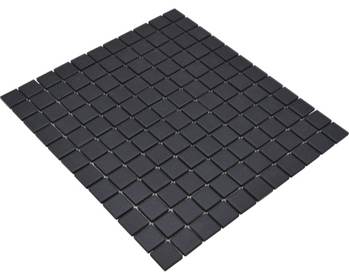 Mosaikplattmatta med fyrkantiga, matta, svarta plattor