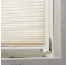 Närbild av en plisségardin på ett fönster