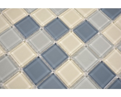 Närbild av glasmosaikplattor