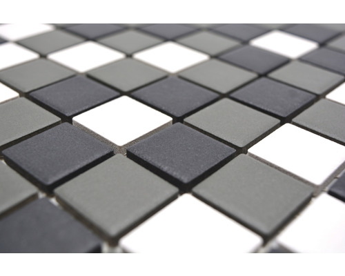 Mosaikplattor i kvadratisk form, olika gråtoner