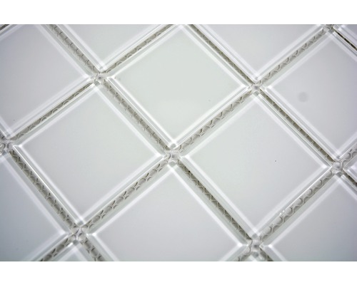 Glasmosaikplattor i rombform